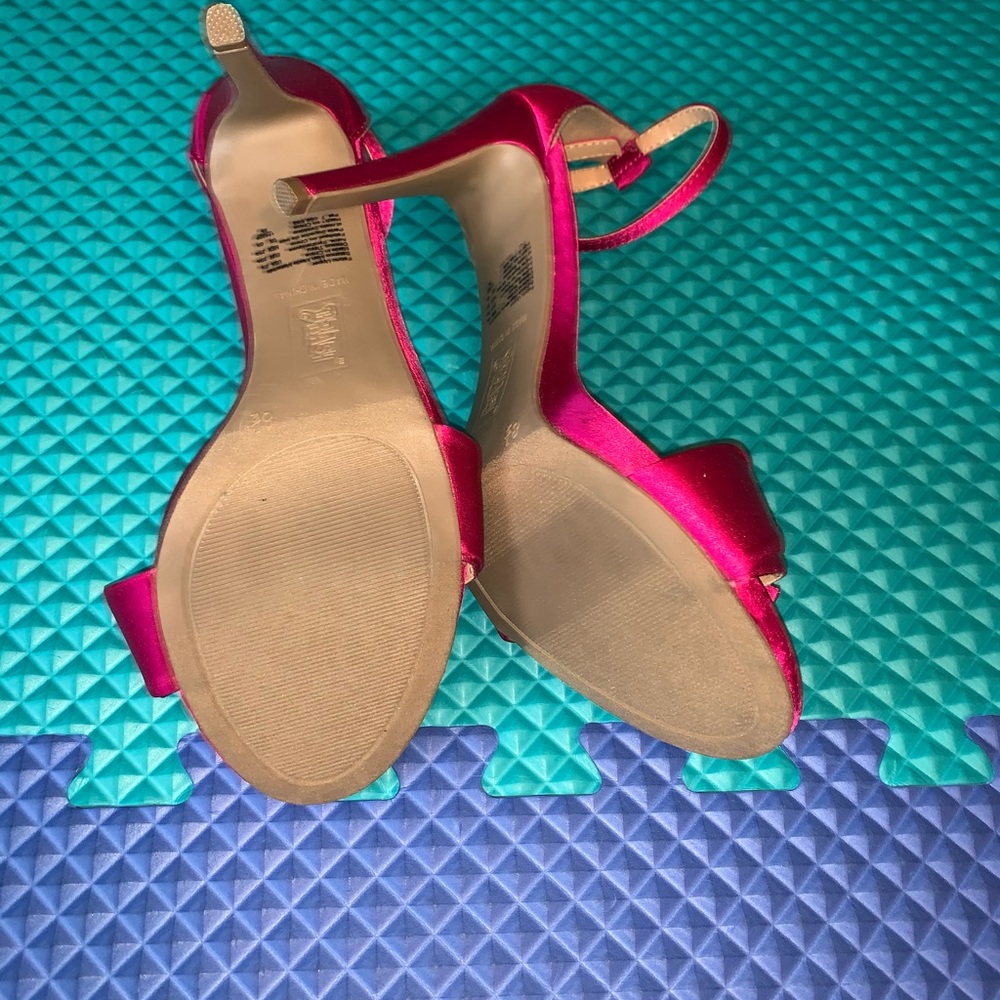 Women heels - Picture 3 of 3